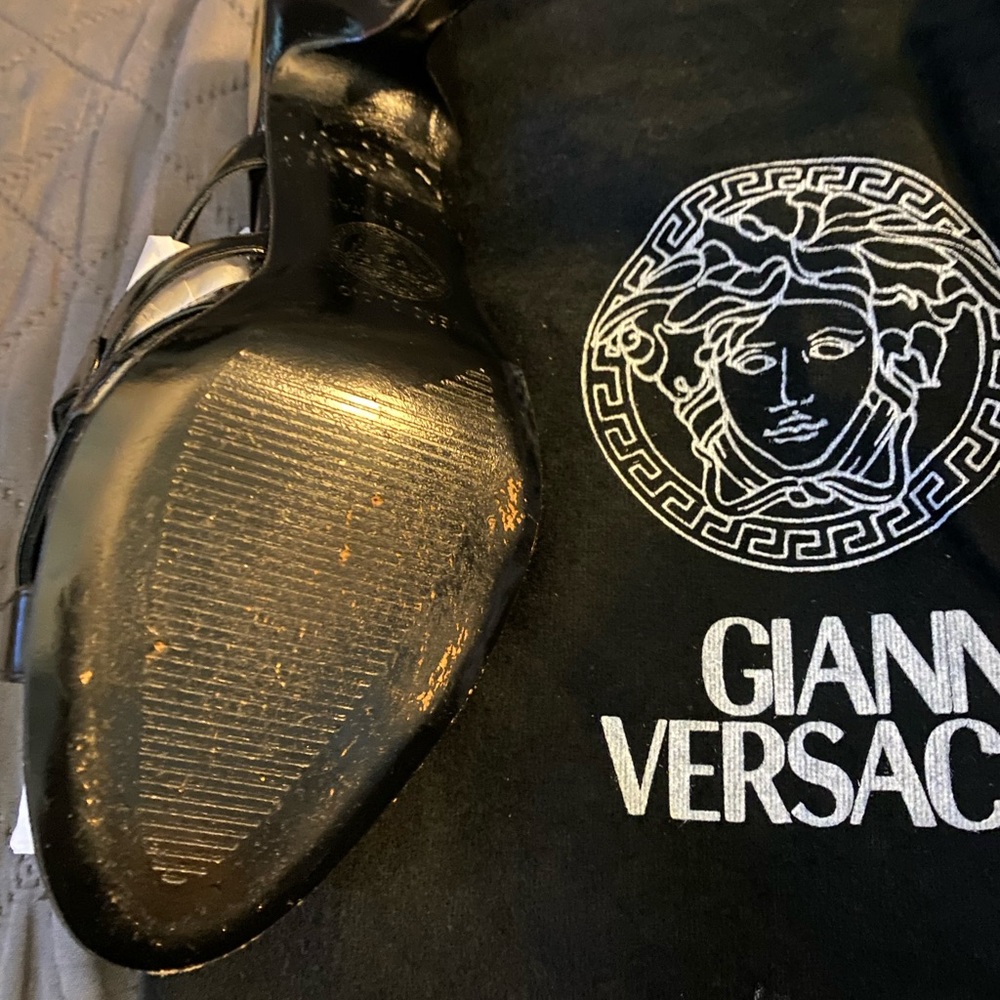 Genuine black Versace size 6 with gold Medusa heels with dust bag & box - Picture 6 of 7